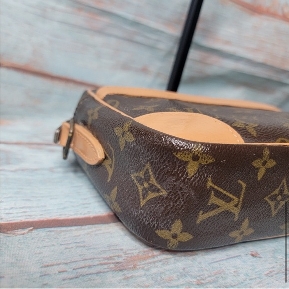 450 "Trocadero 23" Authentic Louis Vuitton Monogram Trocadero 23 bag - Picture 6 of 12